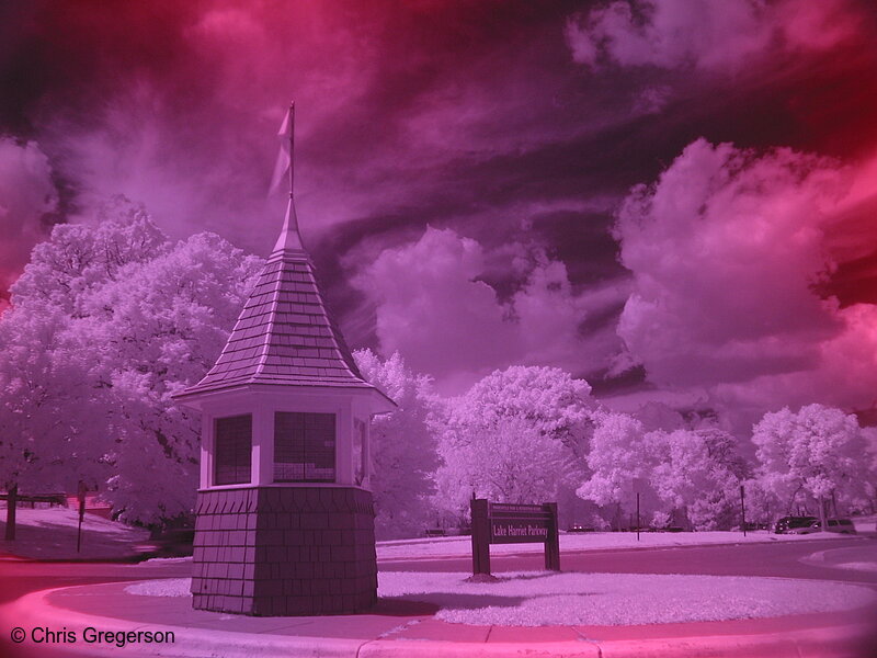 Photo of Lake Harriet Parkway and Kiosk - Infrared(2819)