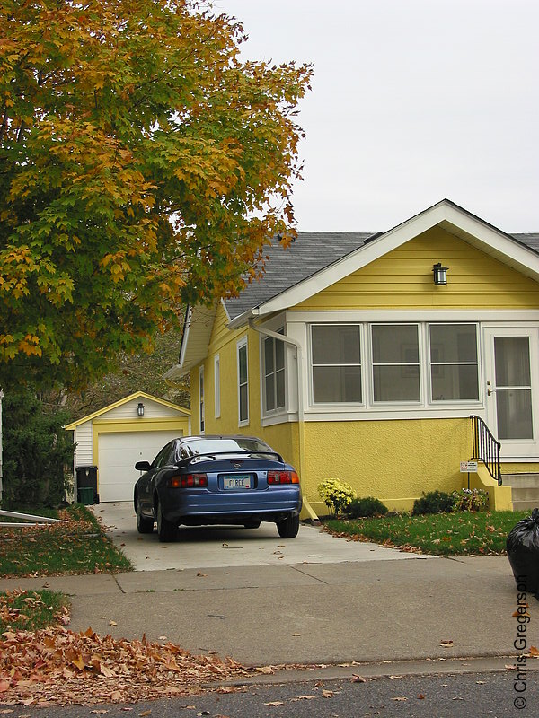 Photo of Yellow House in the Fall(2957)