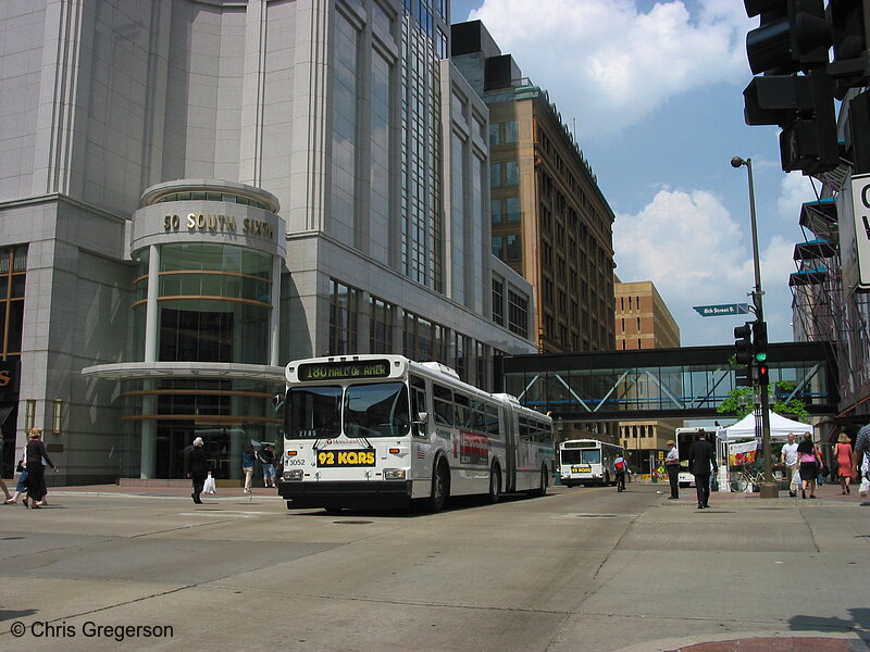 Photo of Bus on Nicollet Mall(3138)
