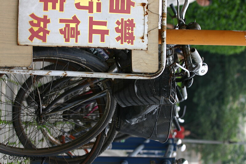 Photo of Bicycle Rack and Sign in Chinese(3425)