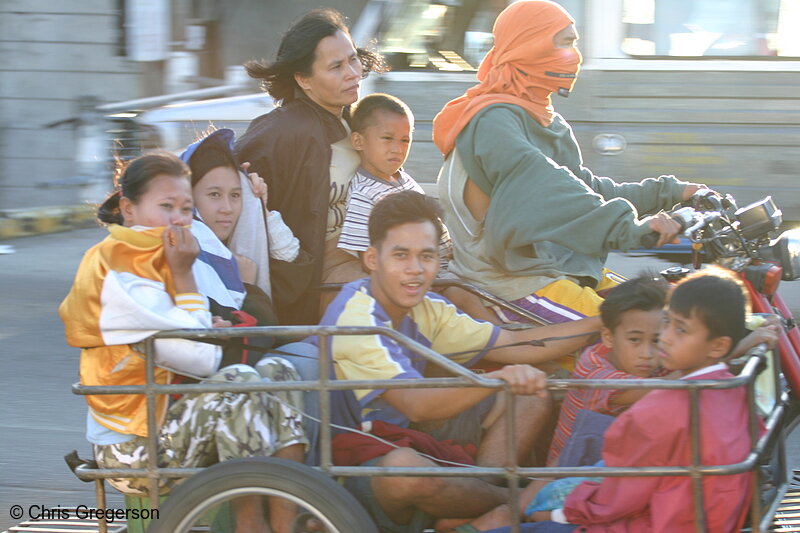 Photo of Overcrowded Motorcycle in the Philippines(4194)