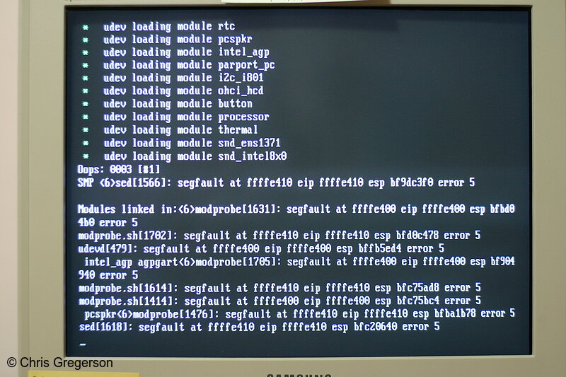 Photo of Gentoo Linux Crashing after Udev During Boot (Oops)(6496)