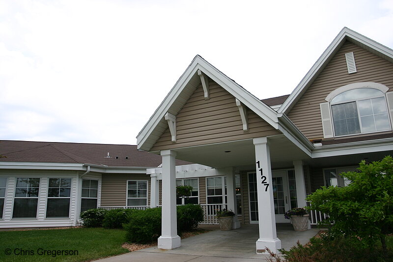 Photo of East Entrance to The Commons at Deerfield Assisted Living Community(6619)