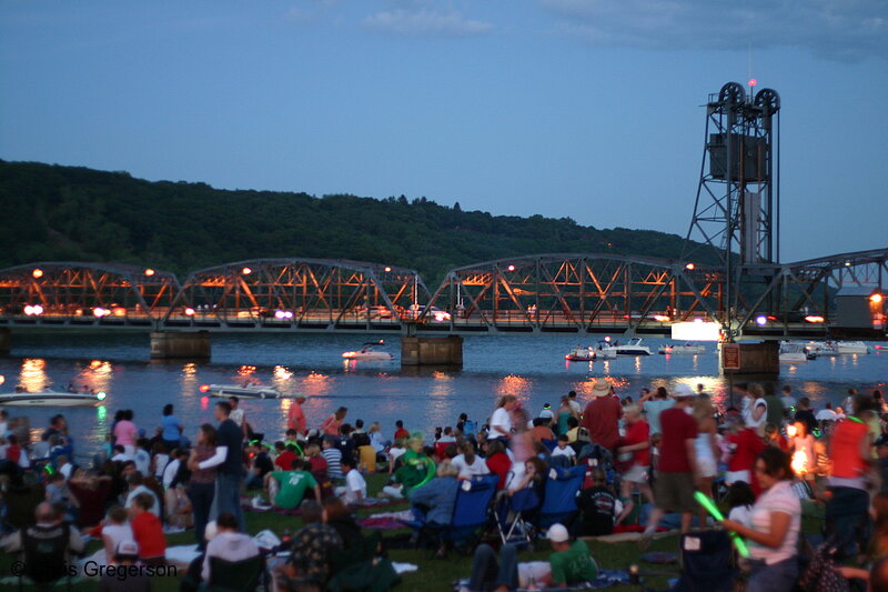 Photo of Crowds in Stillwater Waiting for Fireworks(6886)