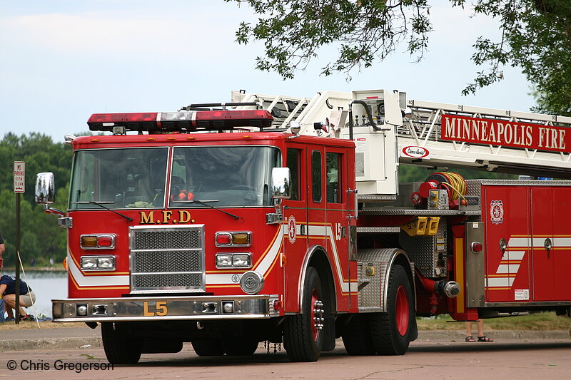 Photo of Minneapolis Fire Department Ladder Truck (Close-Up)(7298)