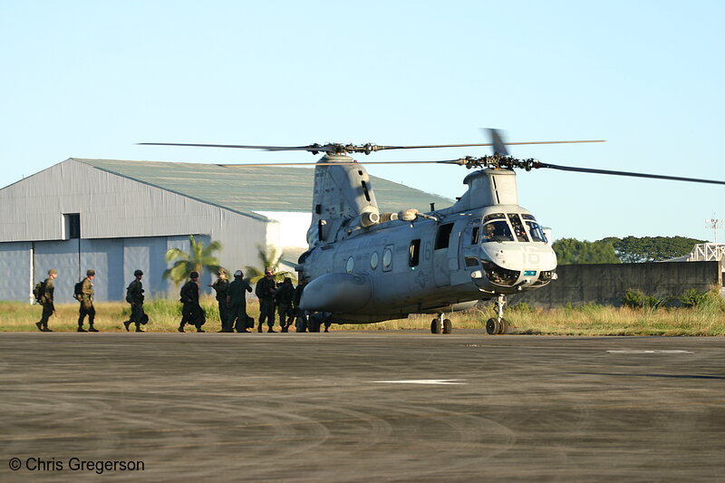 Photo of US Marines Boarding a Sea Knight Helicopter, Clark Air Base, the Philippines(7535)