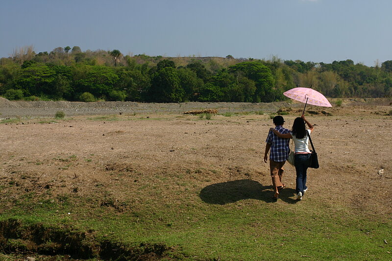 Photo of Mother and Daughter Crossing the Badoc River Bed(7669)