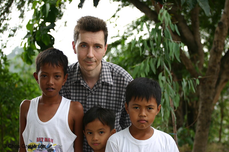 Photo of Chris with Neighborhood Kids, Philippines(7830)