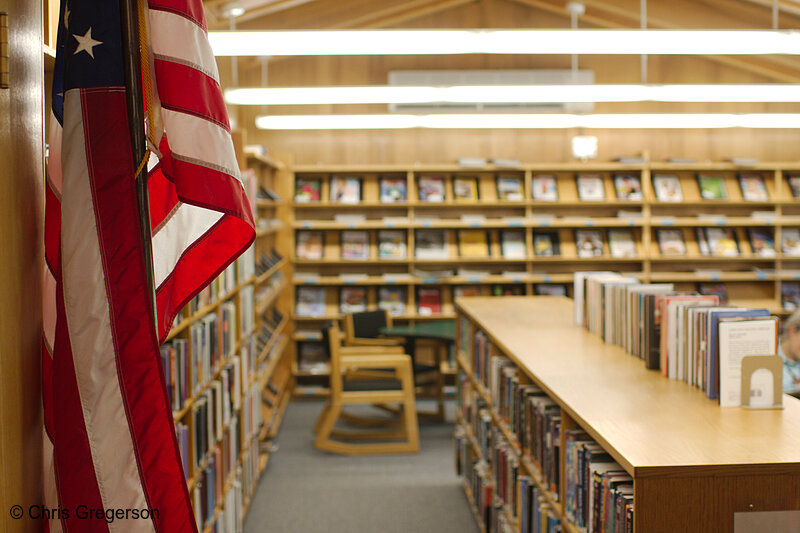 Photo of Flag and Bookshelves, Friday Library(7864)